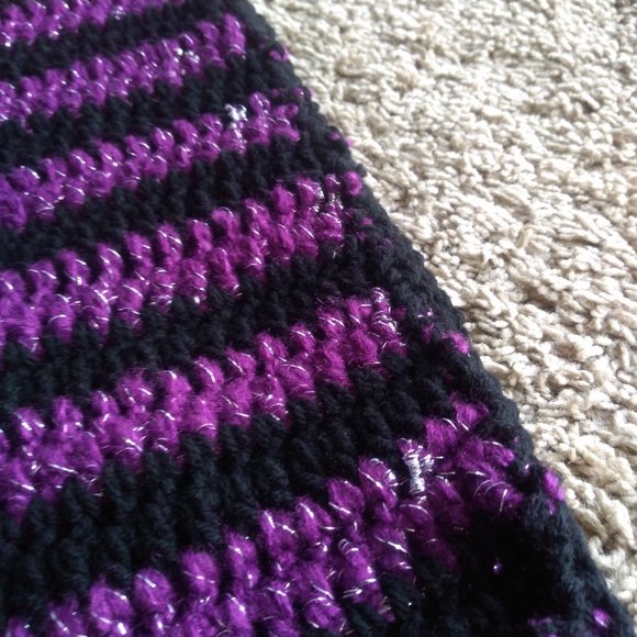 Beetlejuice-inspired scarf - Picture 5 of 9